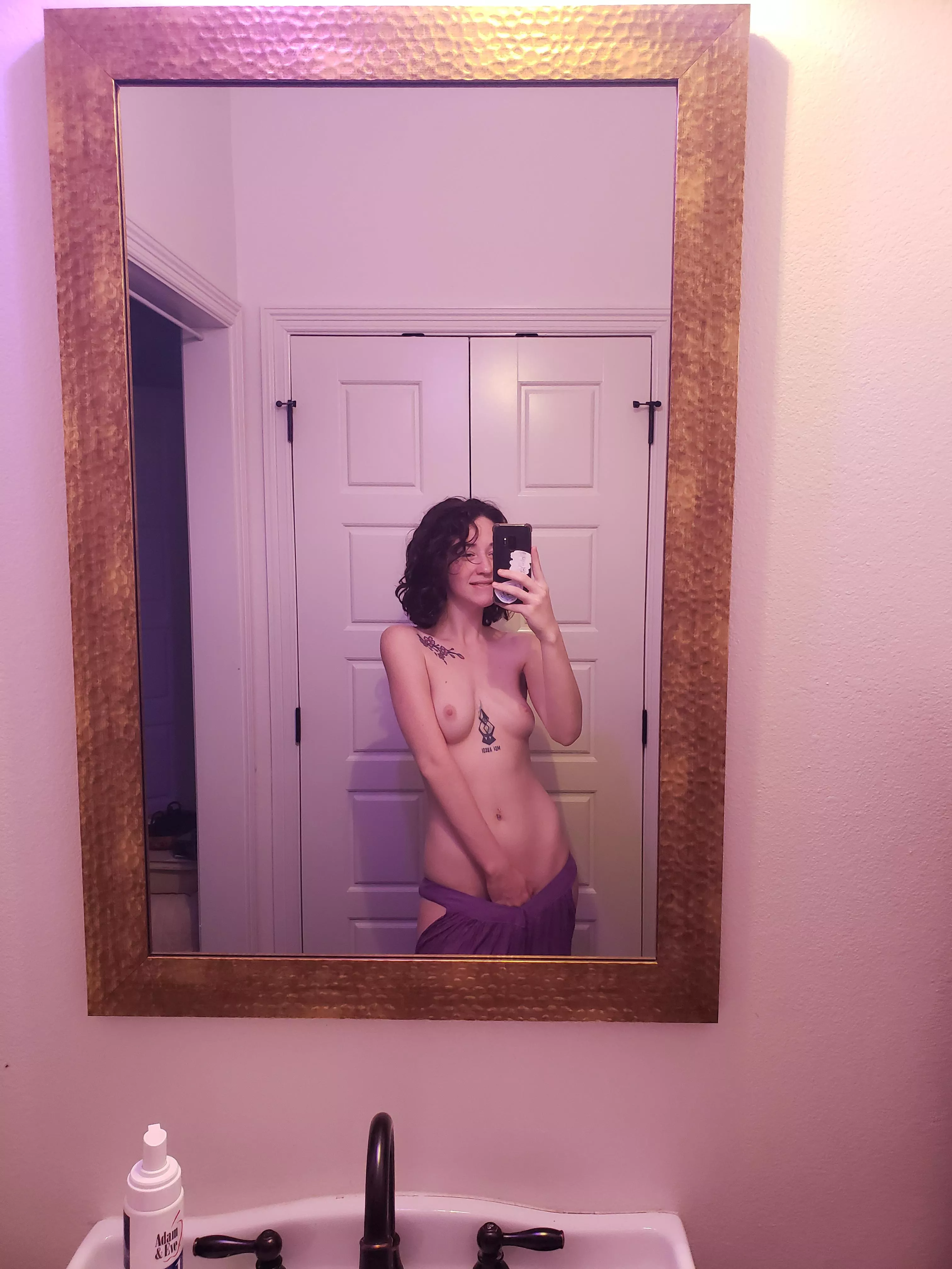 playing with my clit makes me feel happy 😊