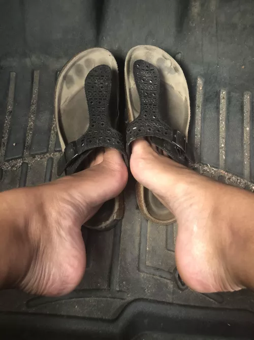 Sandals are my favorite 🖤