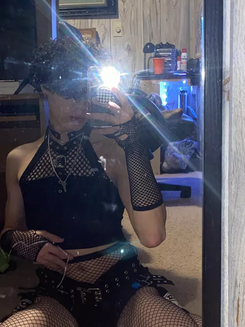 Sorry for the dirty mirror, felt cute tho :3