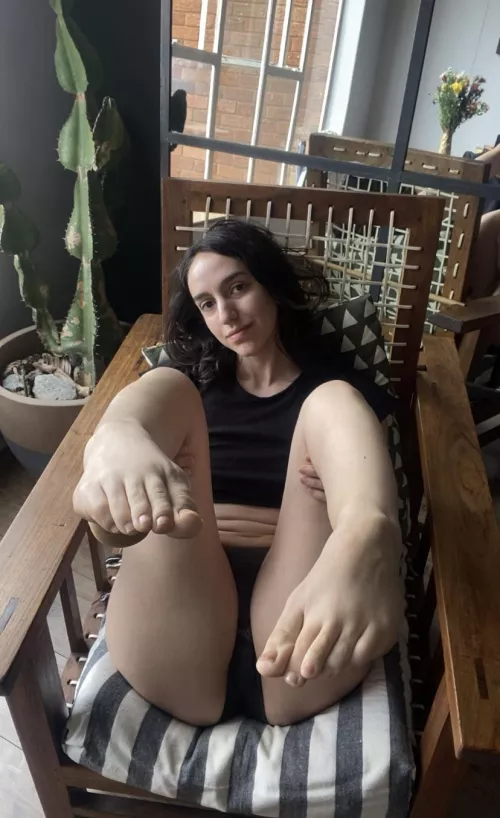 Take my toes in your hands