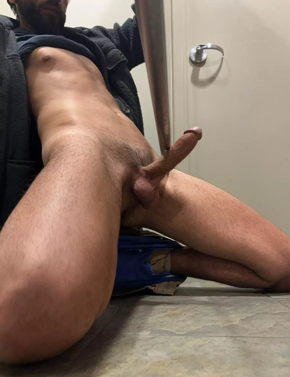 This understall is the perfect height. What would you do? 😏