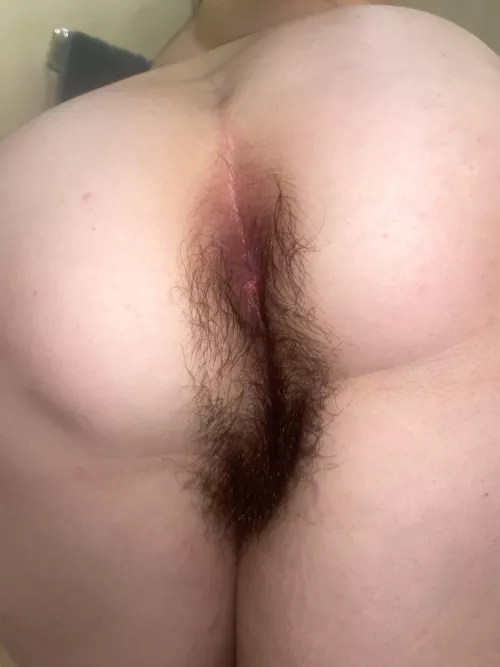 Wanna lick between my cheeks?😉