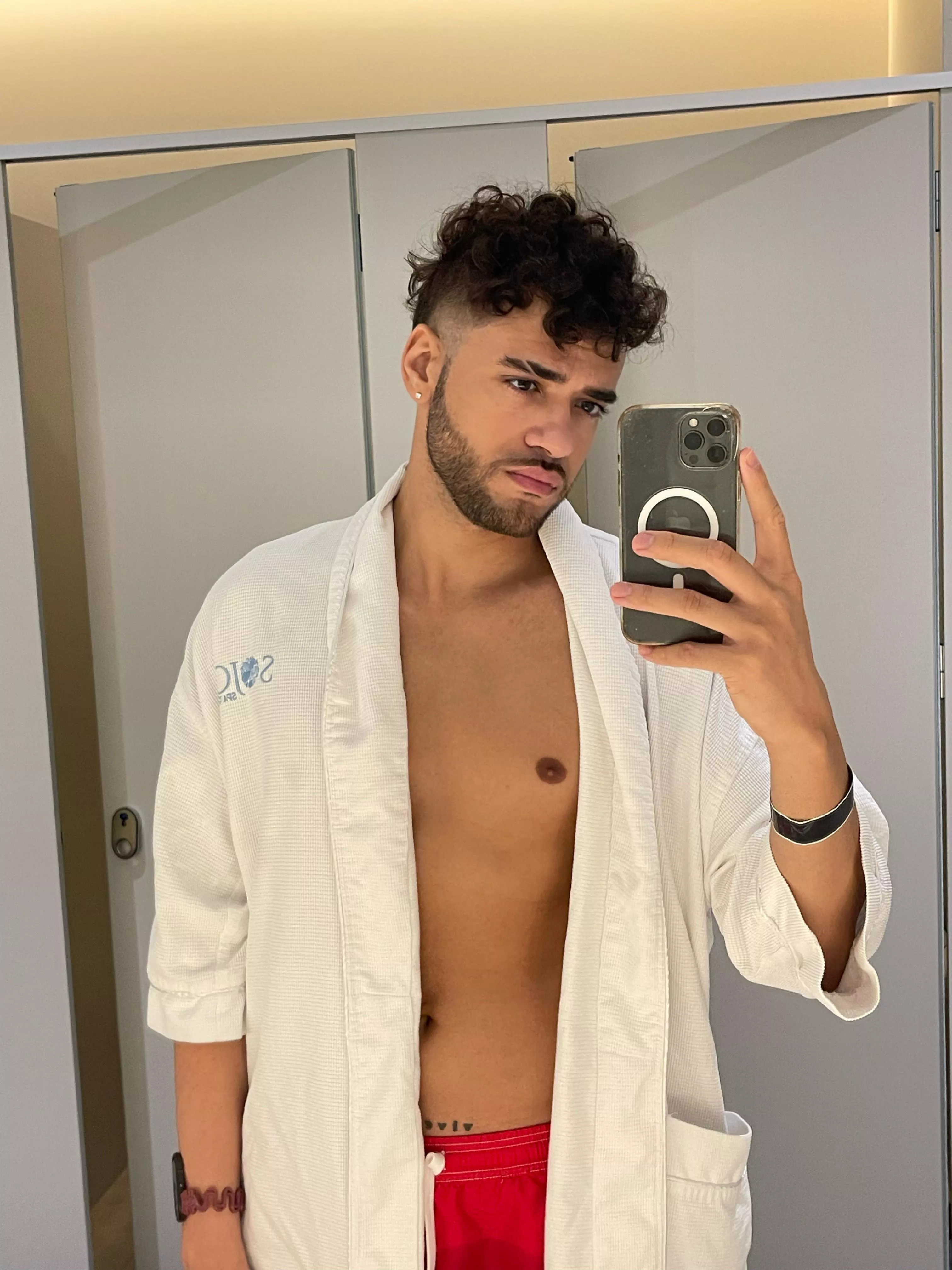 Who plays Overwatch 2? I need some gaming buddies