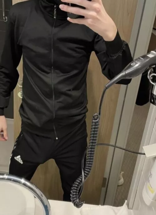 Who wanna touch it?😈