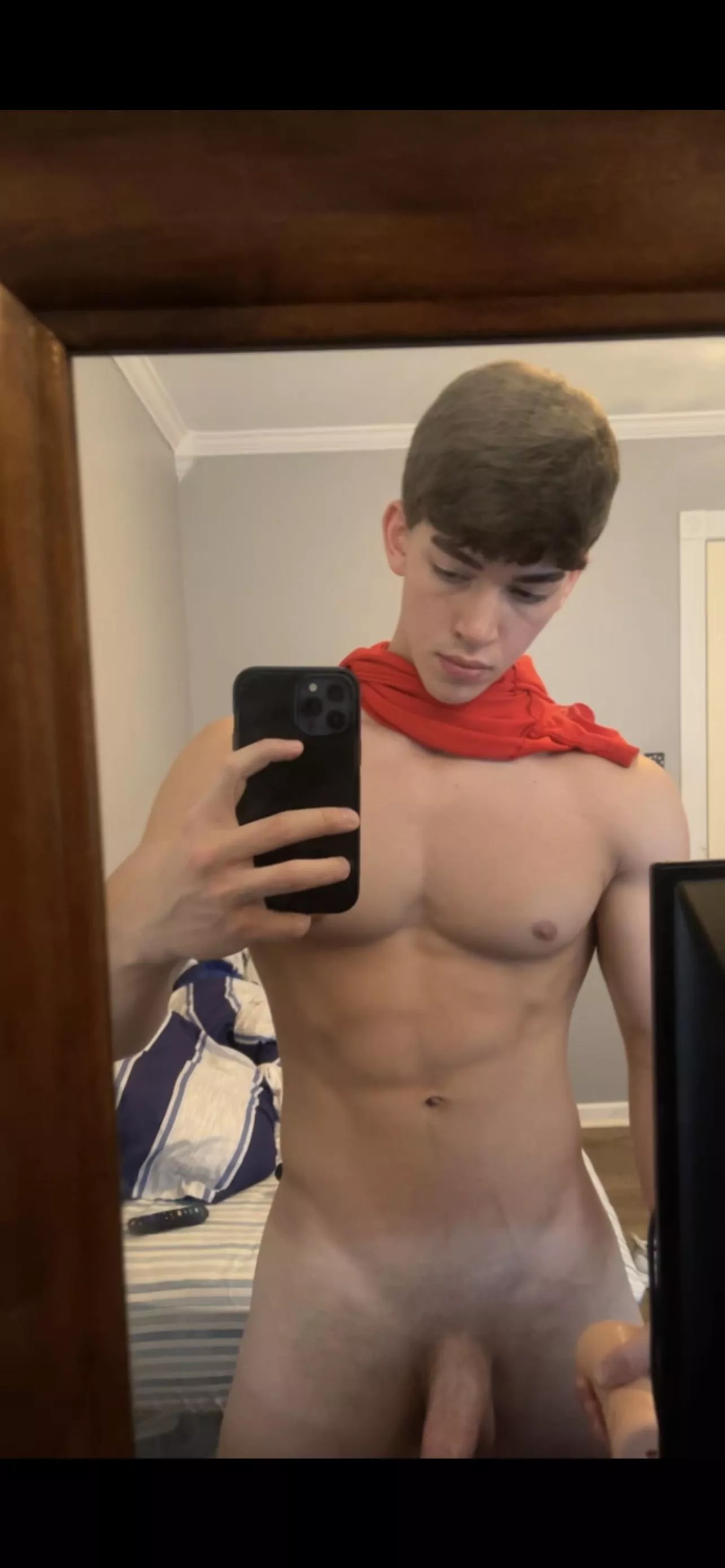 who wants to see me fuck my toy?