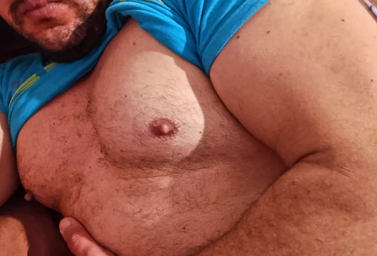 who wants to suck my nipples