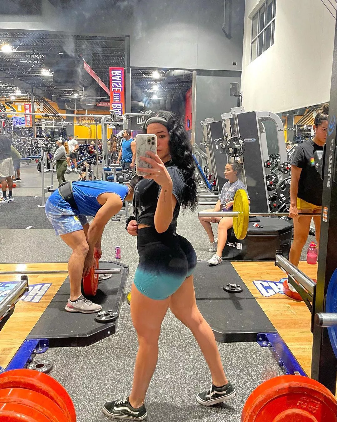 Wow! This Latina is THICCC AF!