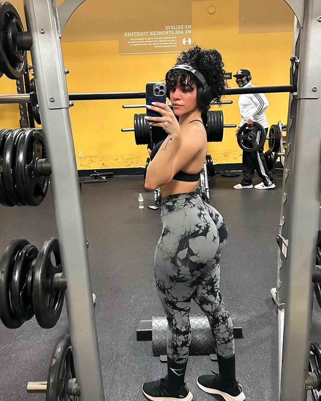 Wow! This Latina is THICCC!