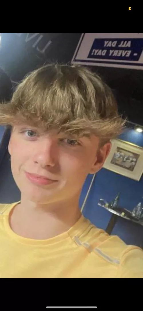 18. [M4M] Newly turned twink. Could you tell I’m gay ?just want to chat and have fun.