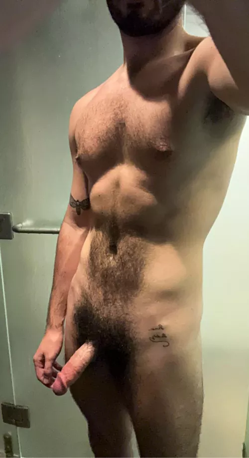 (22) hard in the gym showers 😮‍💨