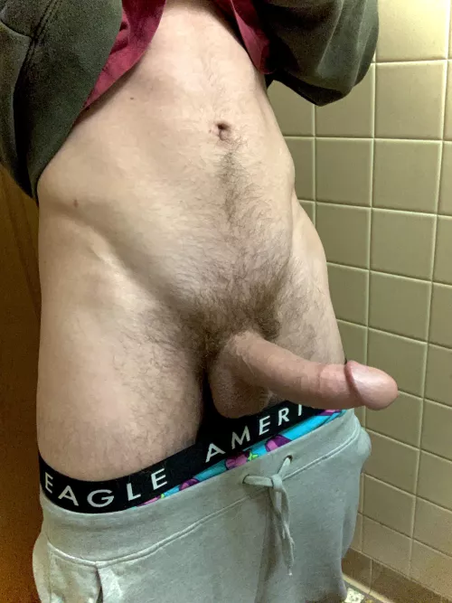 [24] Horny asf and nothing to do about it :/