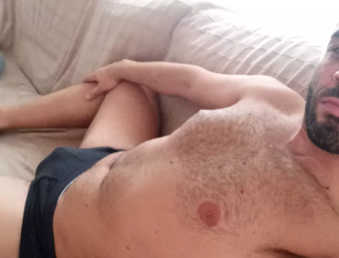 35 Spain. HMU with full body and face pic! username: pepe_spain