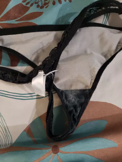 38F pre-soaked delicately worn Black thongs with Kitten 😸 scent and a hint of perfume. Ready for sucking on, rubbing on ,or just sniffing .