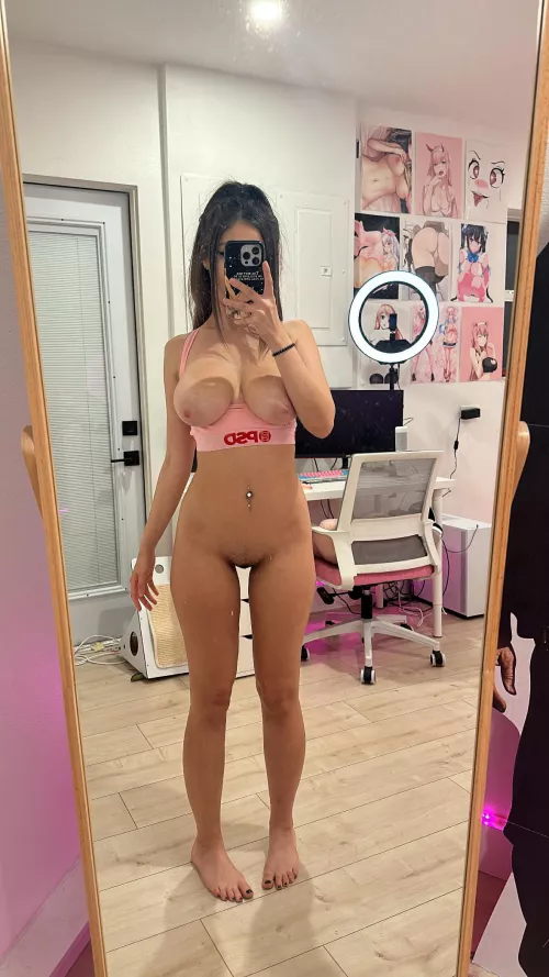 💕95 pounds. 5’1. 32DD’s💕