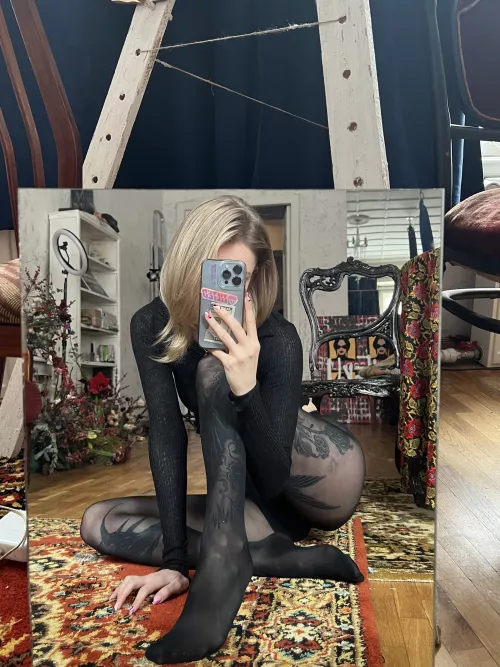 Black pantyhose always are sexy