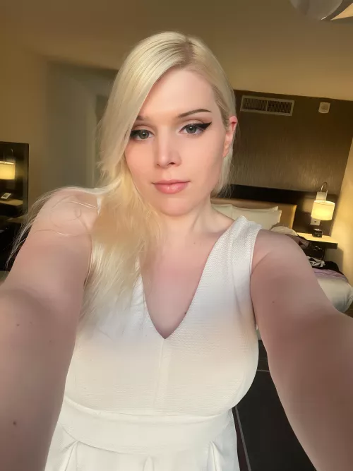 Do you like this femboy’s makeup? 🥹