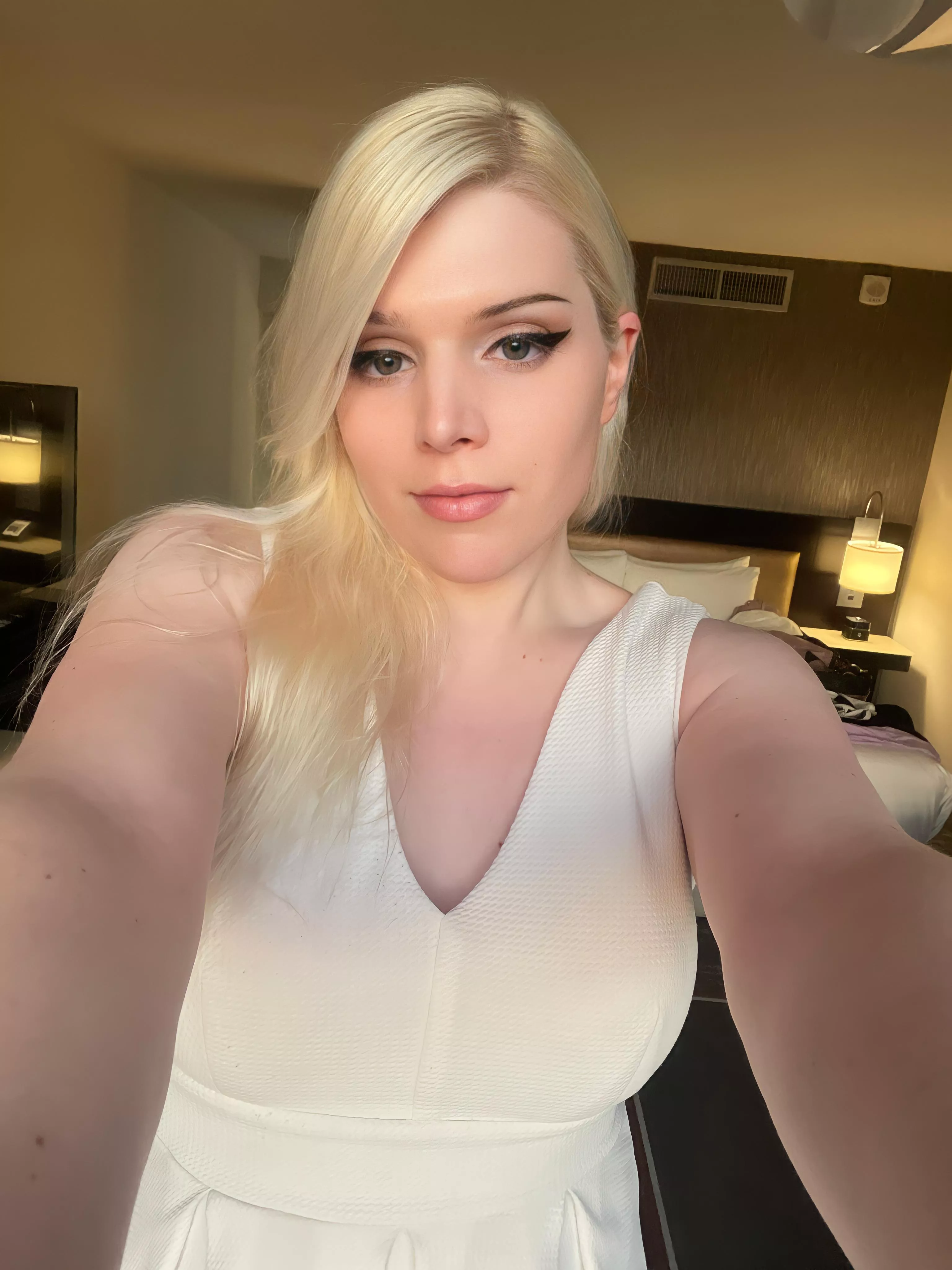 Do you like this femboy’s makeup? 🥹