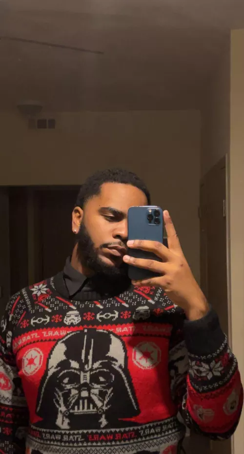 Does anyone still play Among Us? In need of a gayming crew asap😭