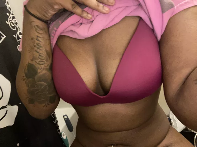 Everybody loves boobies