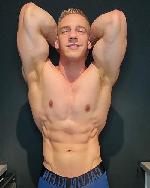 Flexing & Smiling 😁..