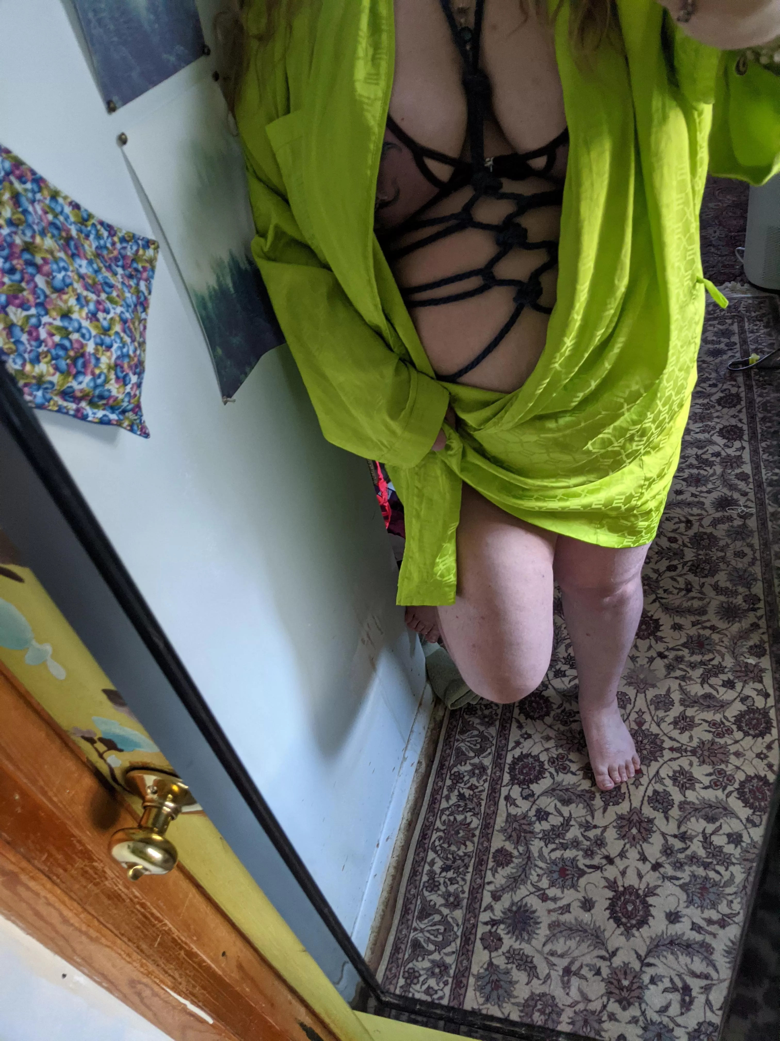 good morning bunnies and riggers! having a wonderful morning in my beautiful hand made jute that jubjub from Texas made for me! ❤️