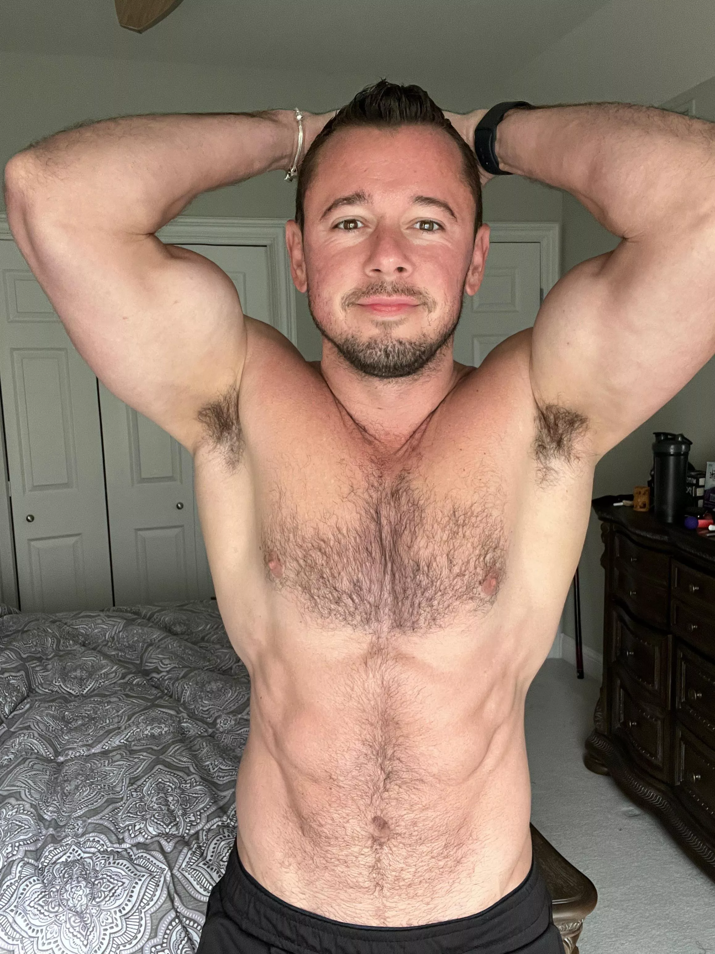 Good morning! If you don’t have time to workout this morning, at least get in a good stretch. Easy one that we often don’t think about is this one right here. Also, another good time to do some shoulder stretches is in the shower. In warm water your 