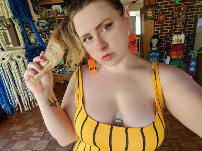 Hit an arrow and say hi mistress for an instant humiliation task.