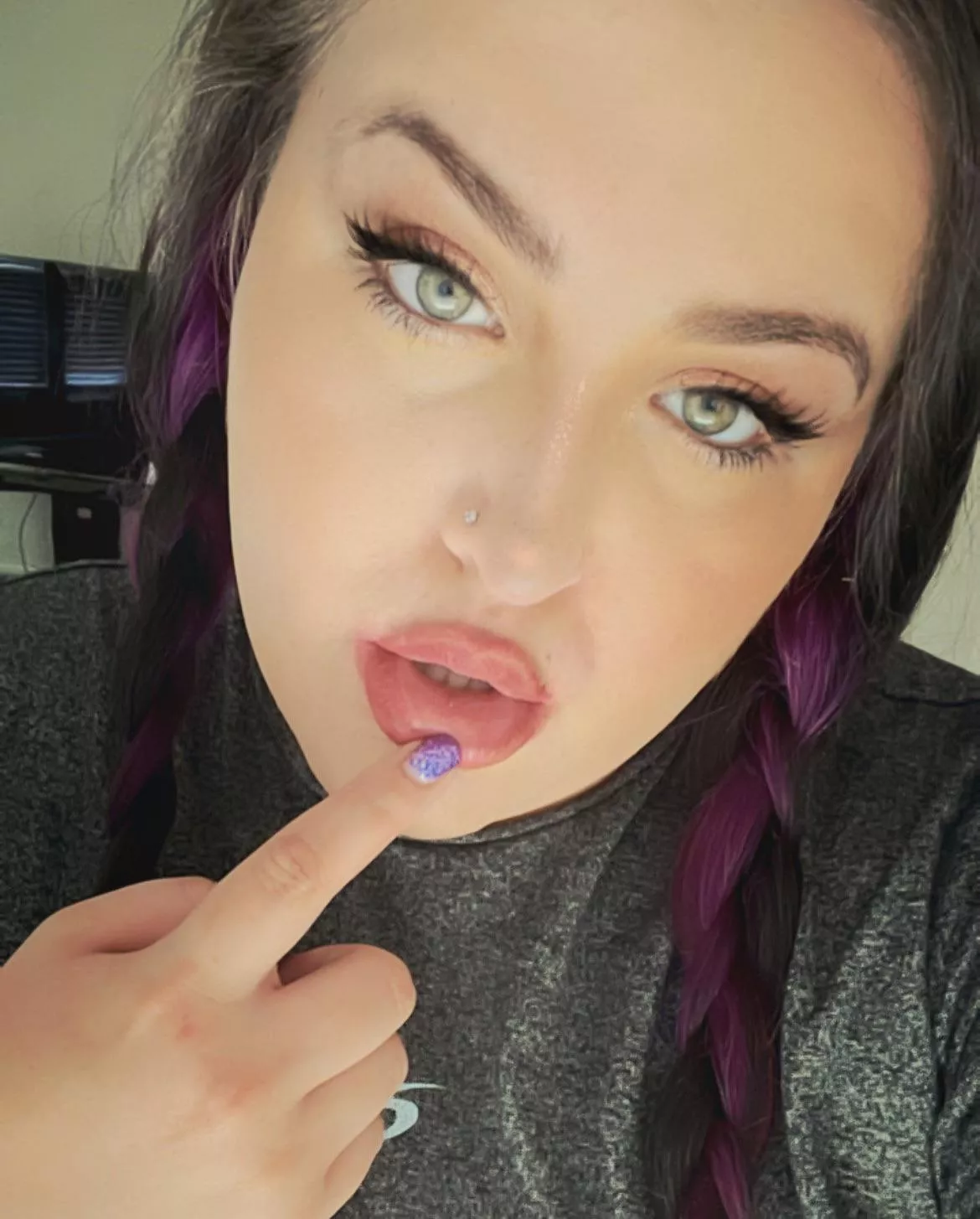 How do i look? Happy hump day!🖤