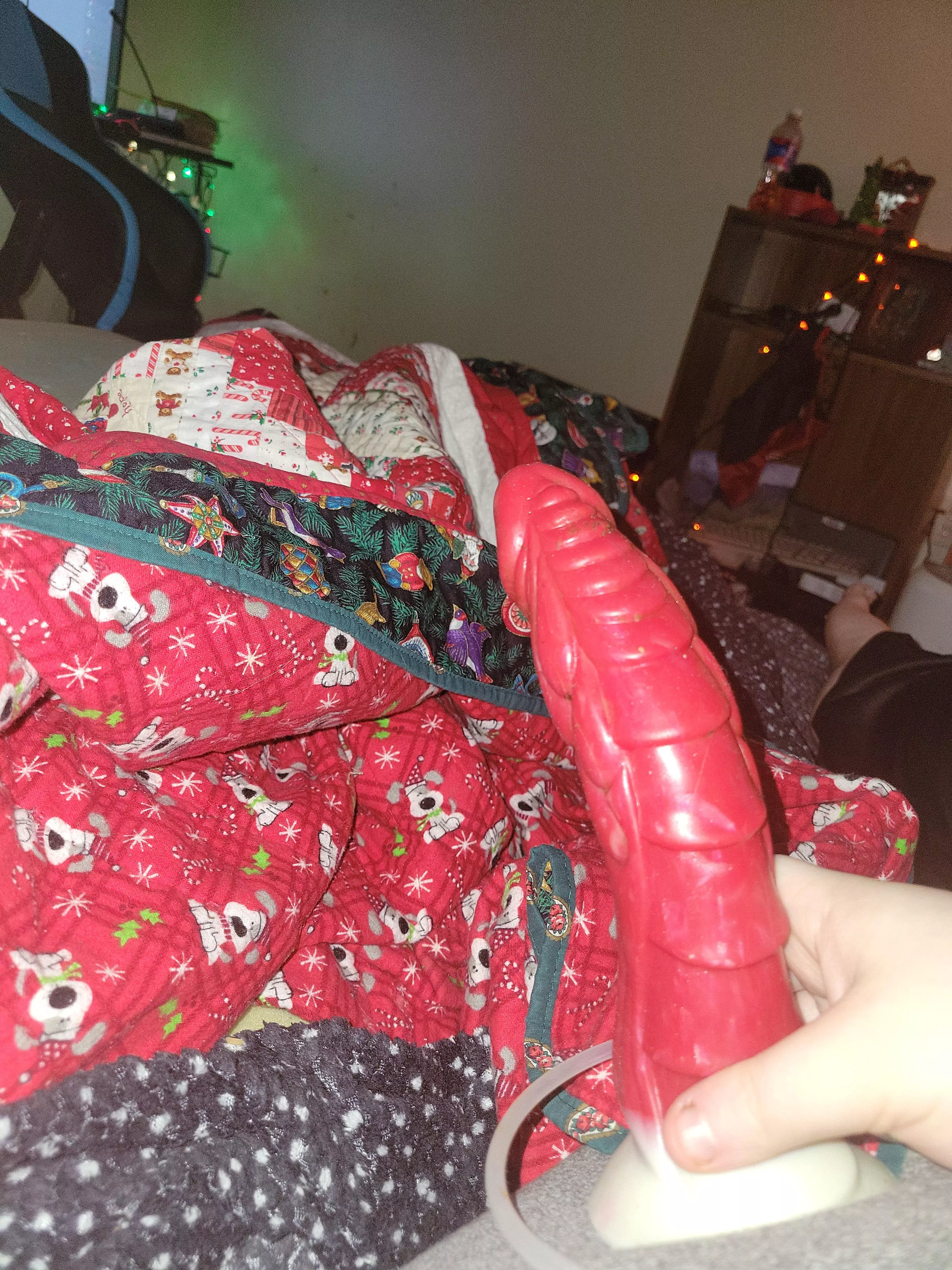 I got a new furry dragon dildo now 😳 I love it