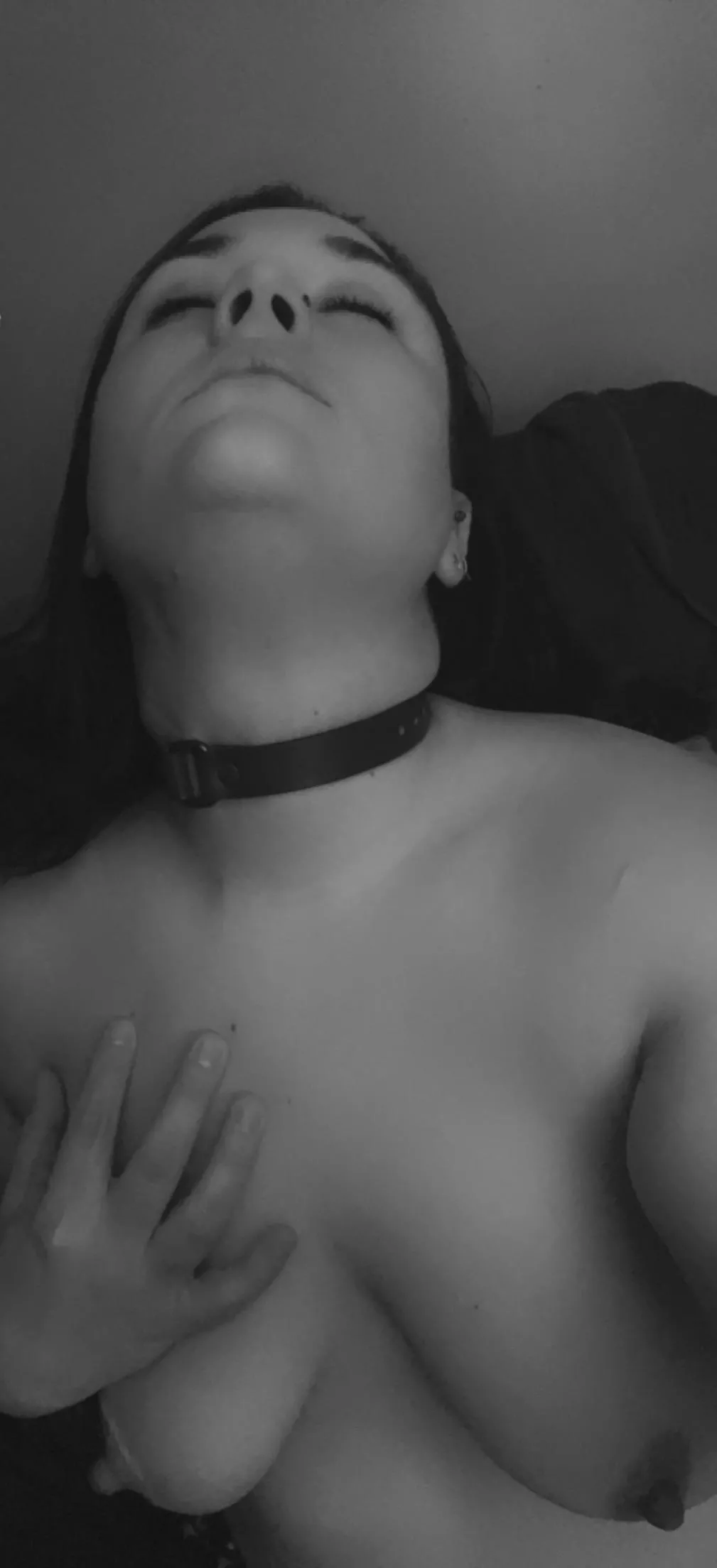 Idk about you…I’m liking the view 😘💋 cum see what else I look like 🫦