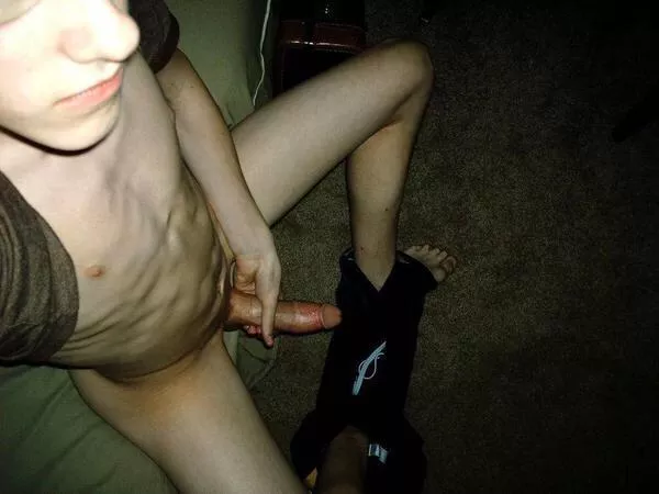 I’m ready to worship big cocks and drown in hot cum