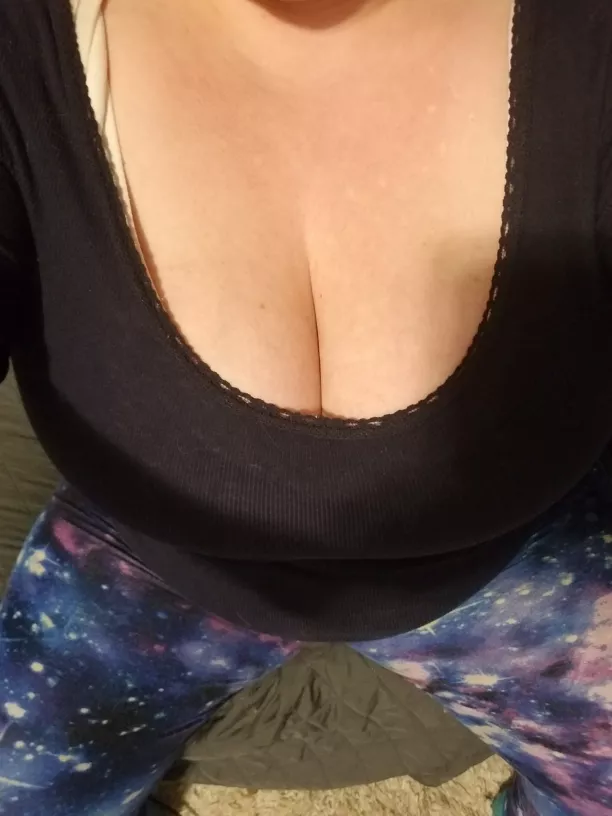 I'm so shy, is there anyone who wants to see more?