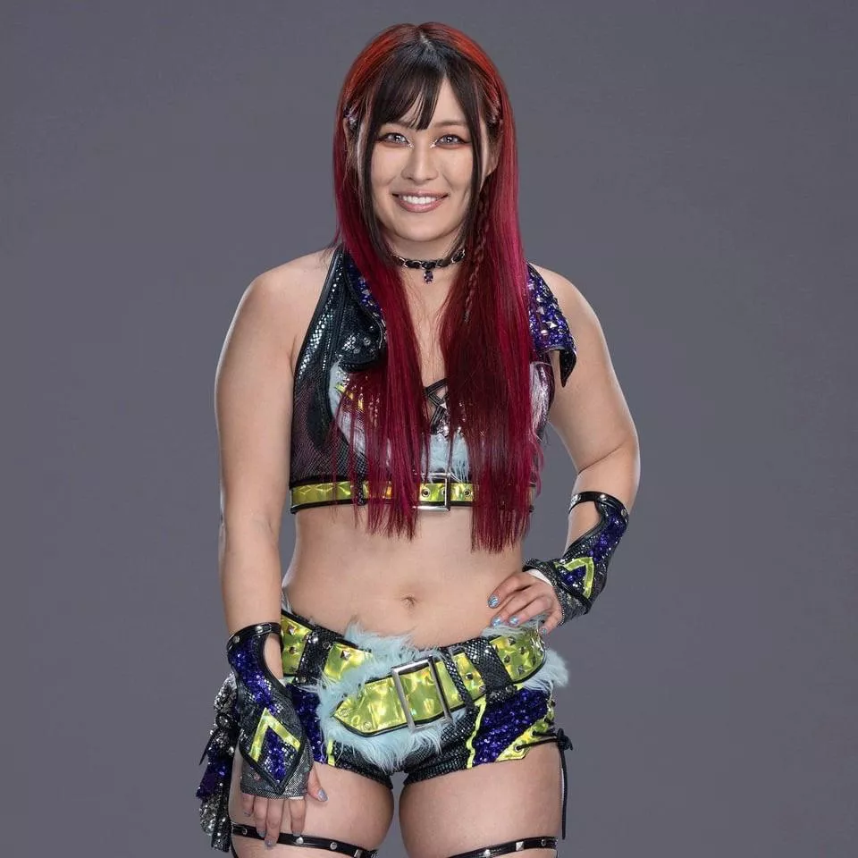 Iyo Sky and her thighs