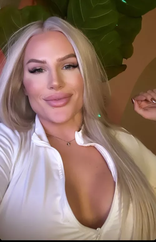 just Simplicity for me little blush little matte lipstick a little eyeshadow that's it for me