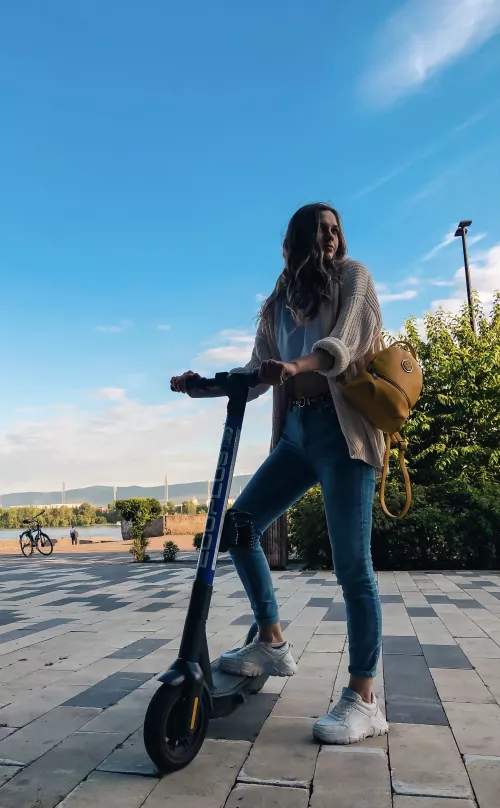 Just walking around the city... In rather tight jeans 😳