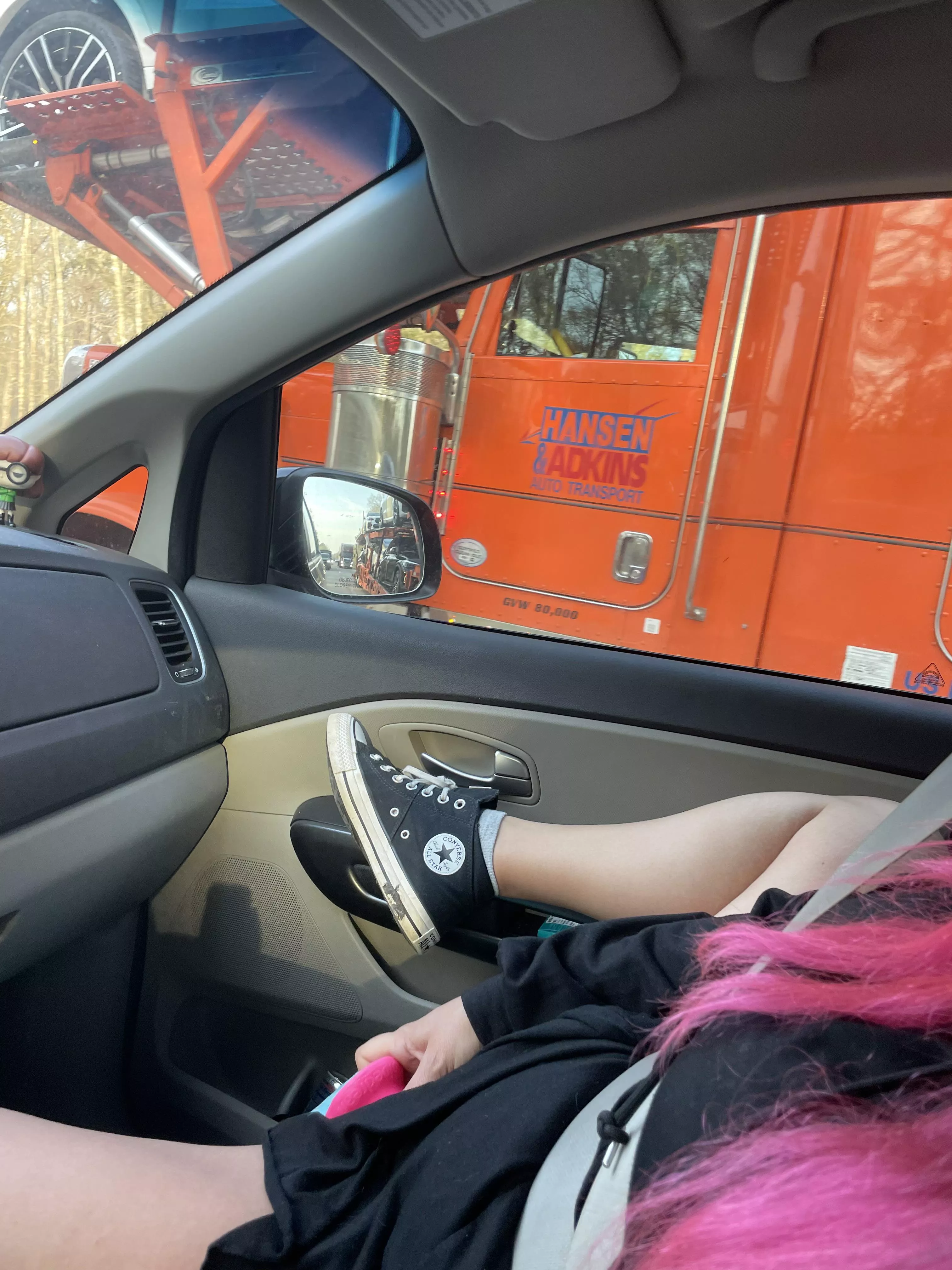Love playing with my pussy on the road 😈