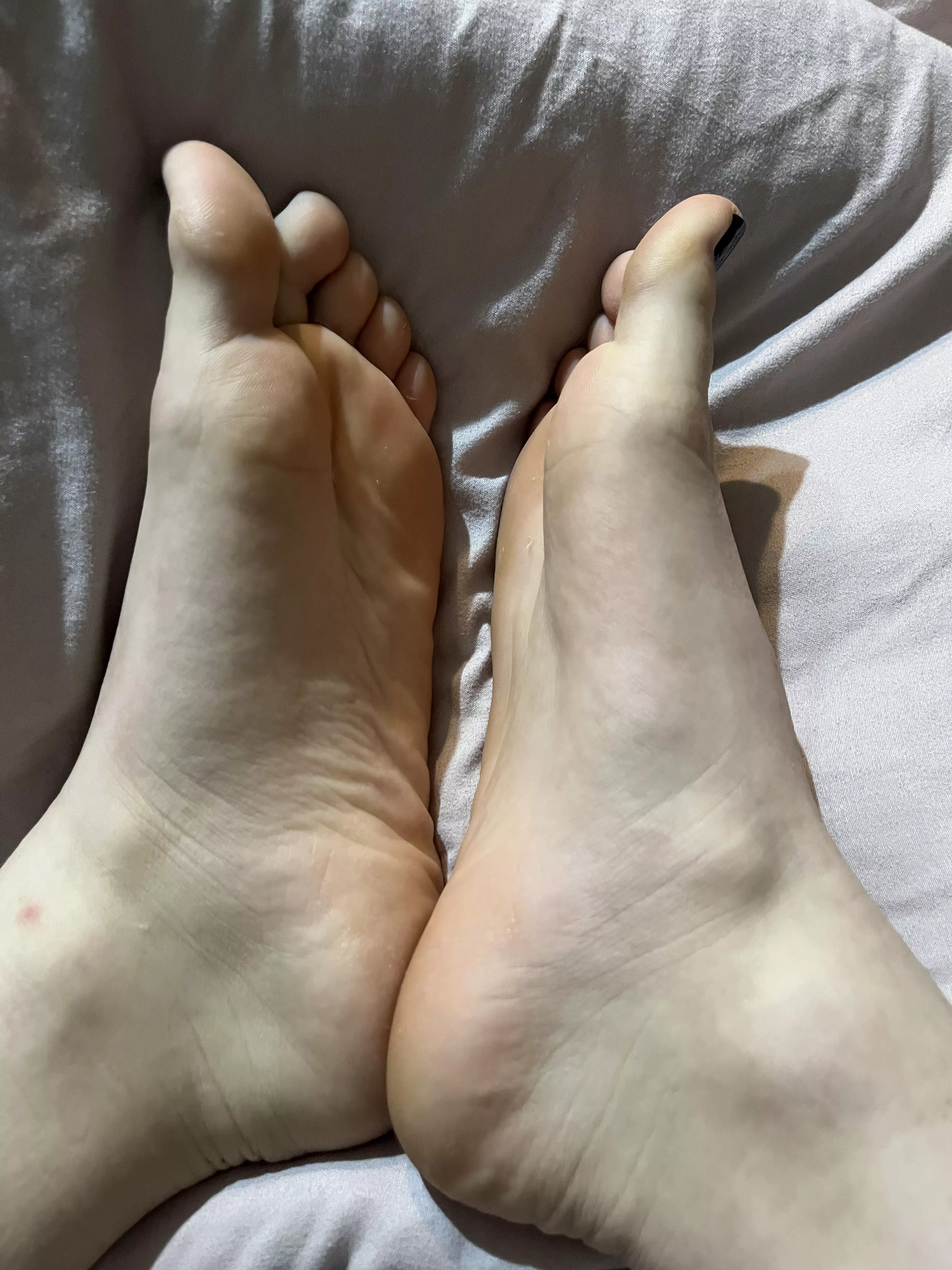 ‪More feet pictures on my onlyfans 😻😘🦶https://onlyfans.com/melifeetpic1‬