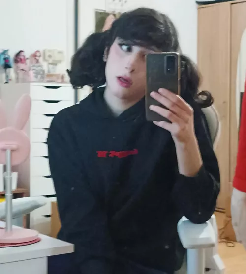 moved into a new apartment, i feel alone qwq