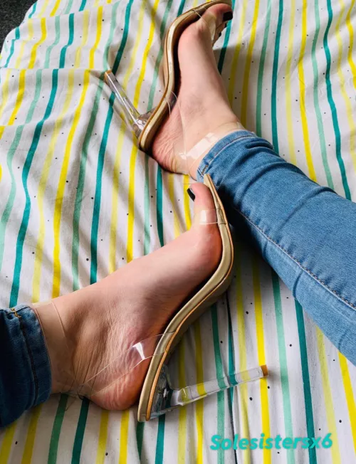 My new heels let you see, everything 😘