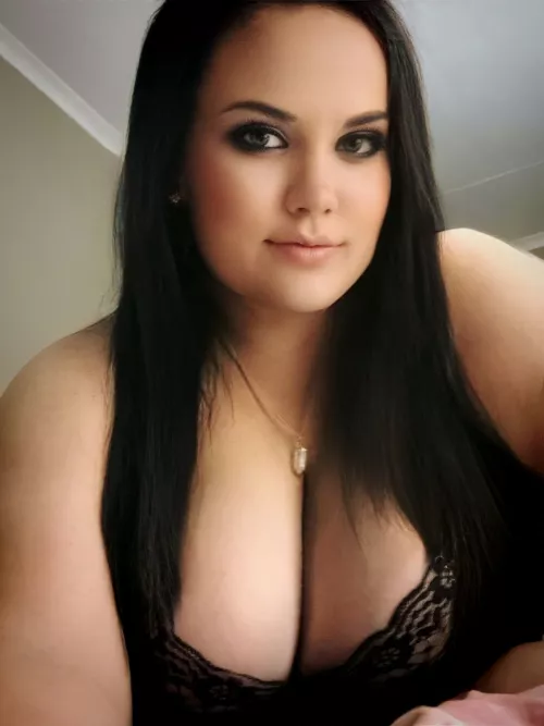 Sharing some cleavage☺️