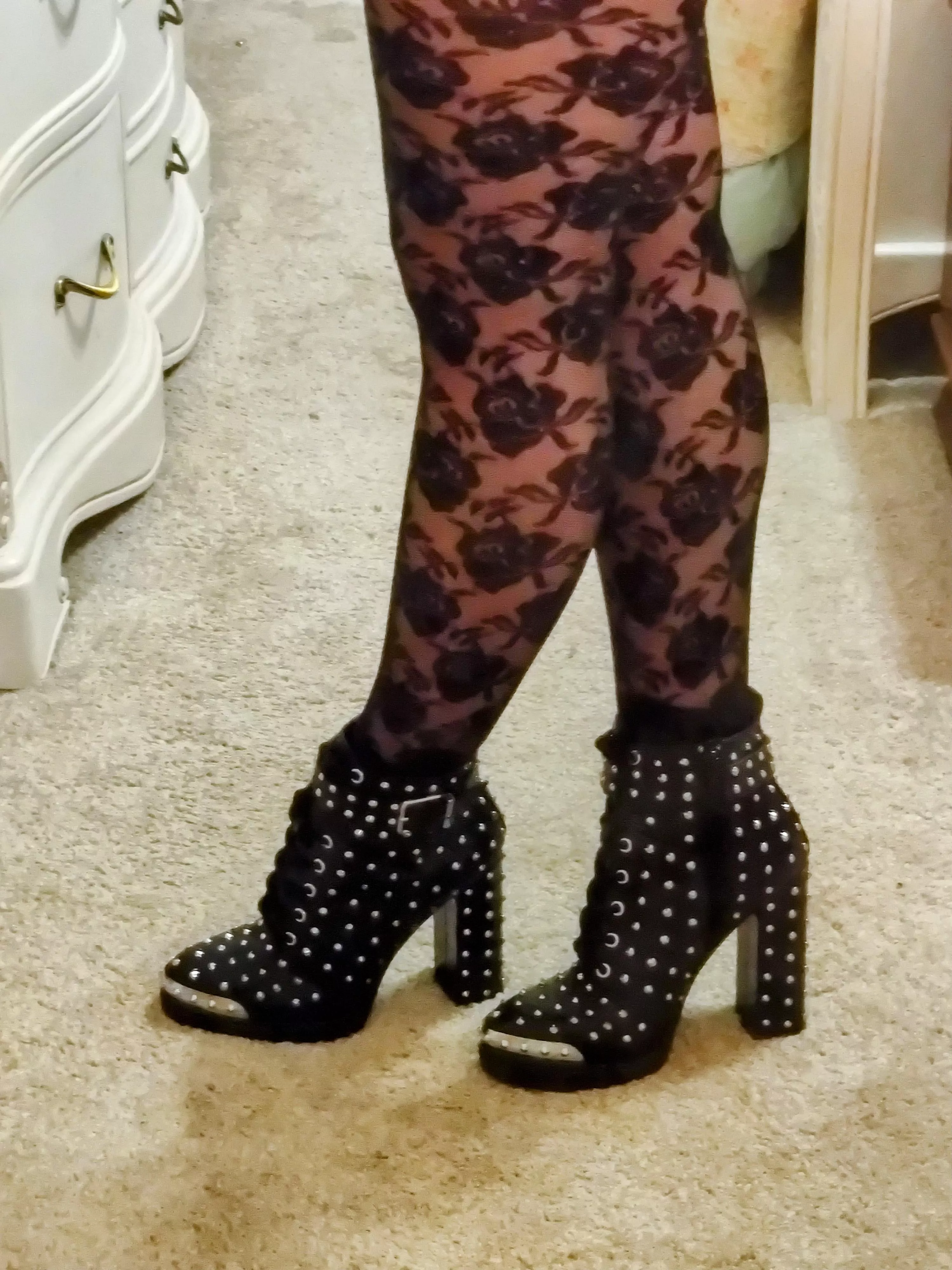 She's a little sharp, she's a little sweet 🖤💕