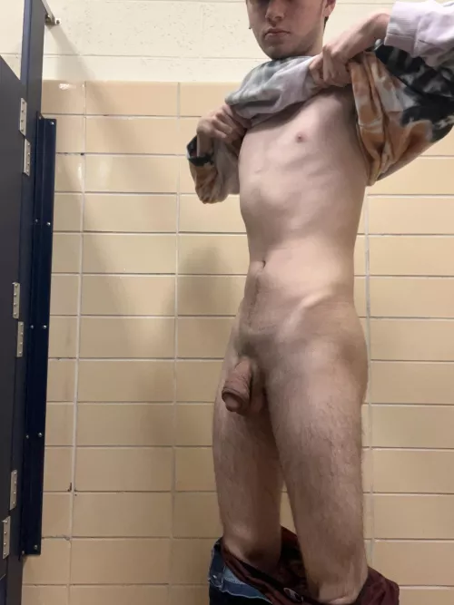 Stripping a bit in the bathroom 😏