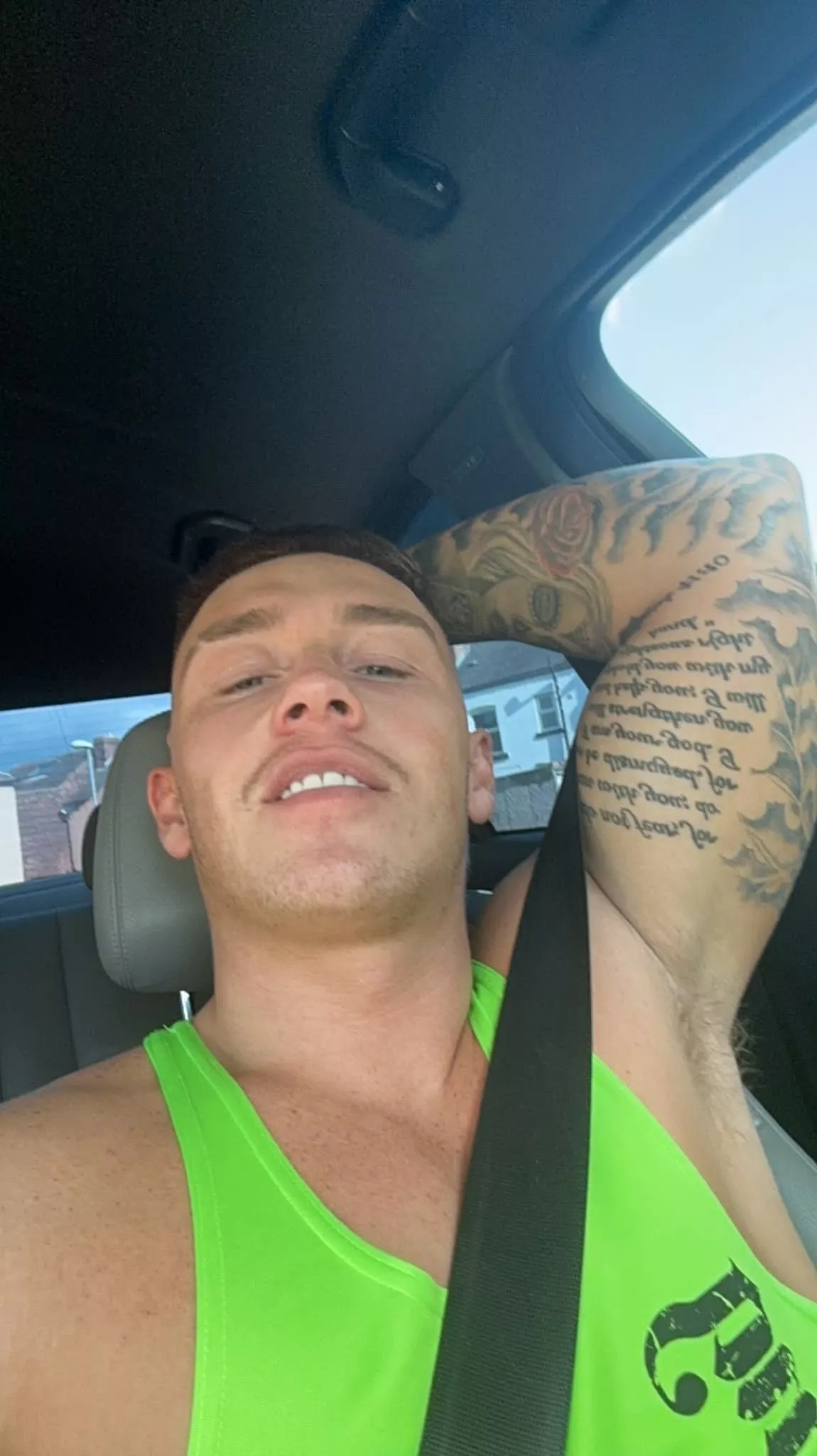 Wanna see more of my masculine, muscly and sweaty pits!?