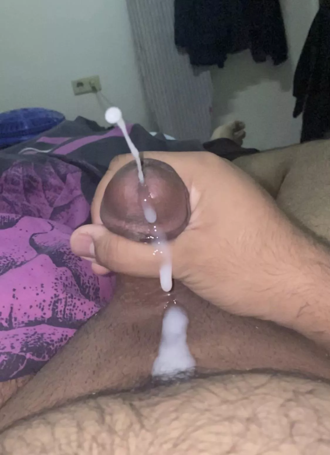 Who want to rub their pussy on my cum