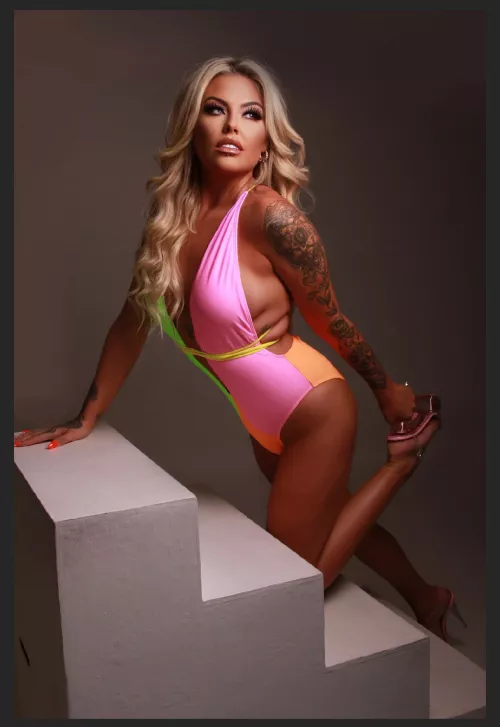 Will you go to the beach together with this bitch?