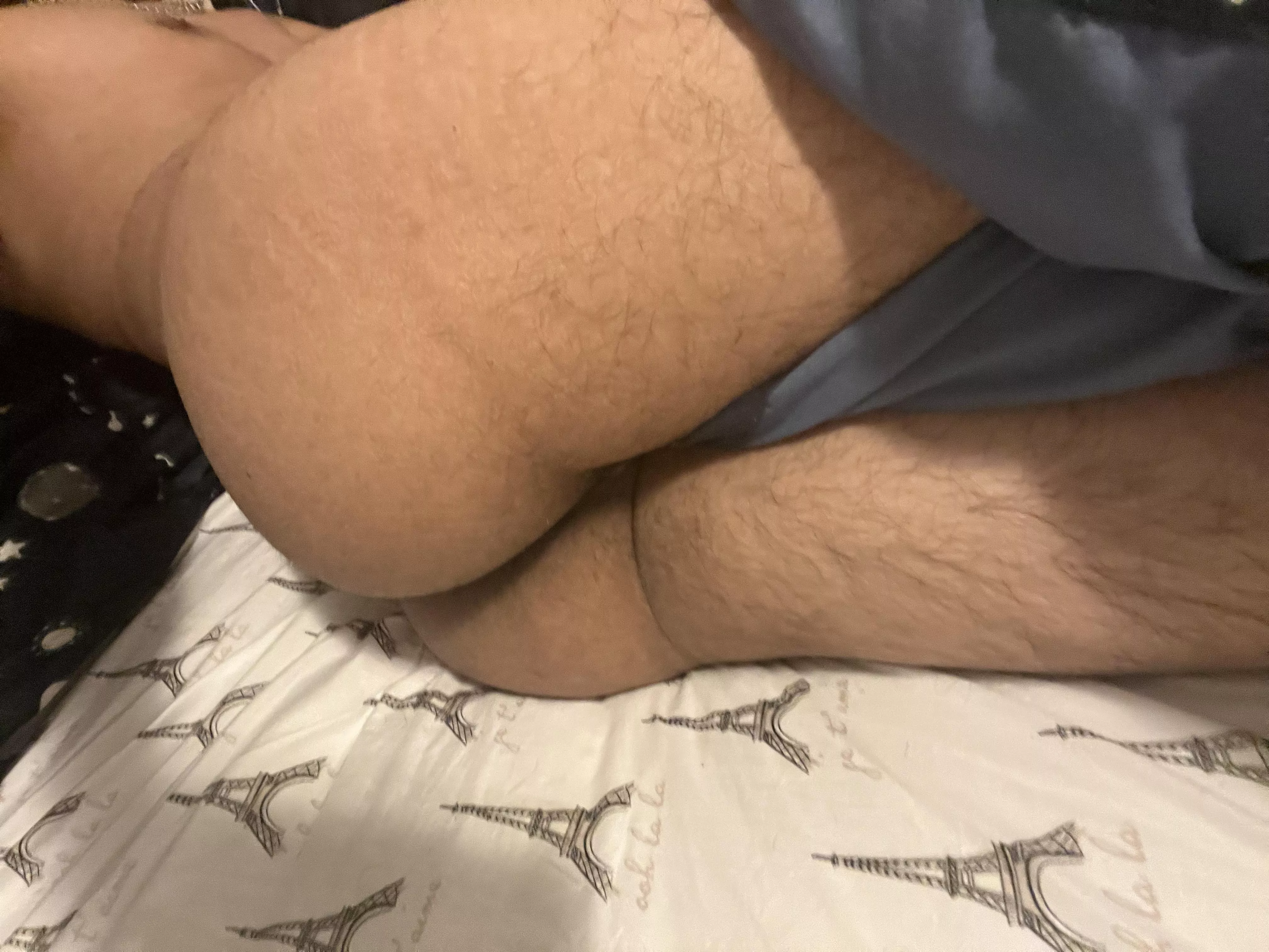 Young (23) bottom looking for older Daddy (40+) to chat and maybe more