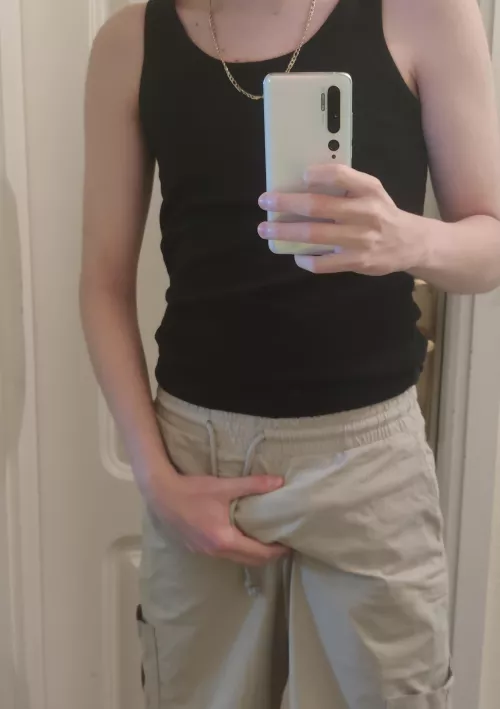 21 twink alone looking for verbal fun and cum, no chubby, add me snap: oscar_garxxx