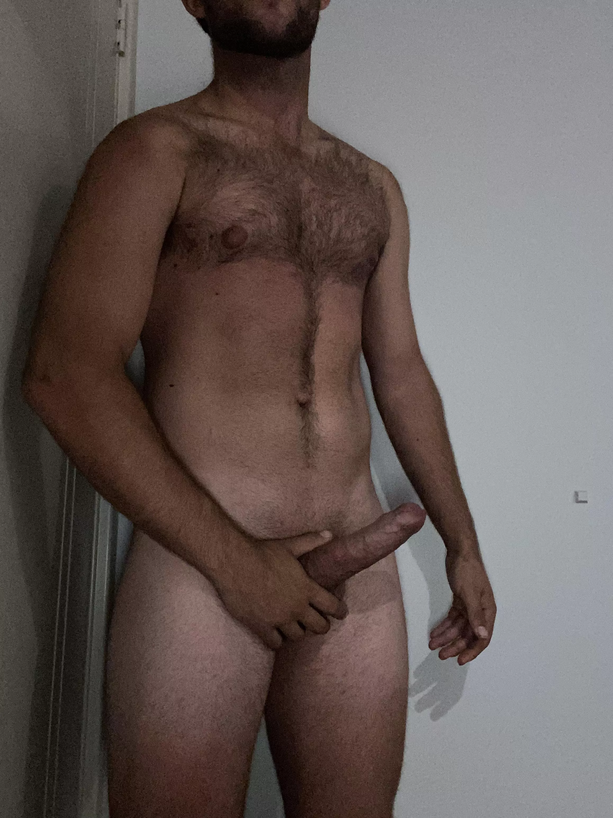 21M, starting to get the furry body, won’t be shaving for awhile 😏