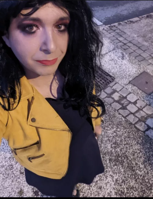 3 days on chastity i transform into grundge :)