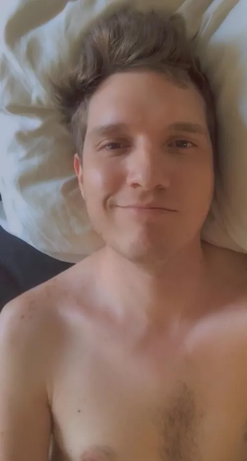 32 m MX into cute guys, edging and moaners. (Face is a must) greengaymer1